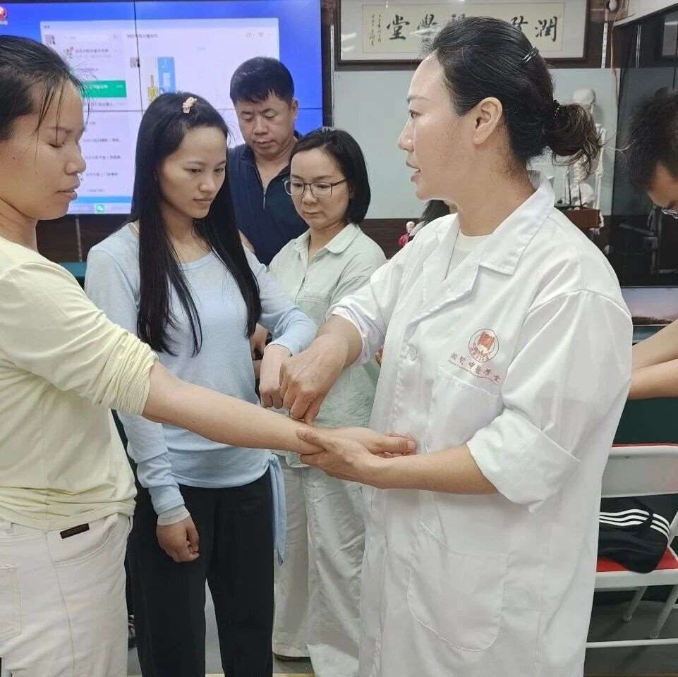 2026 年艾灸培训选择指南：润贤中医学堂，适配养生保健多场景学习