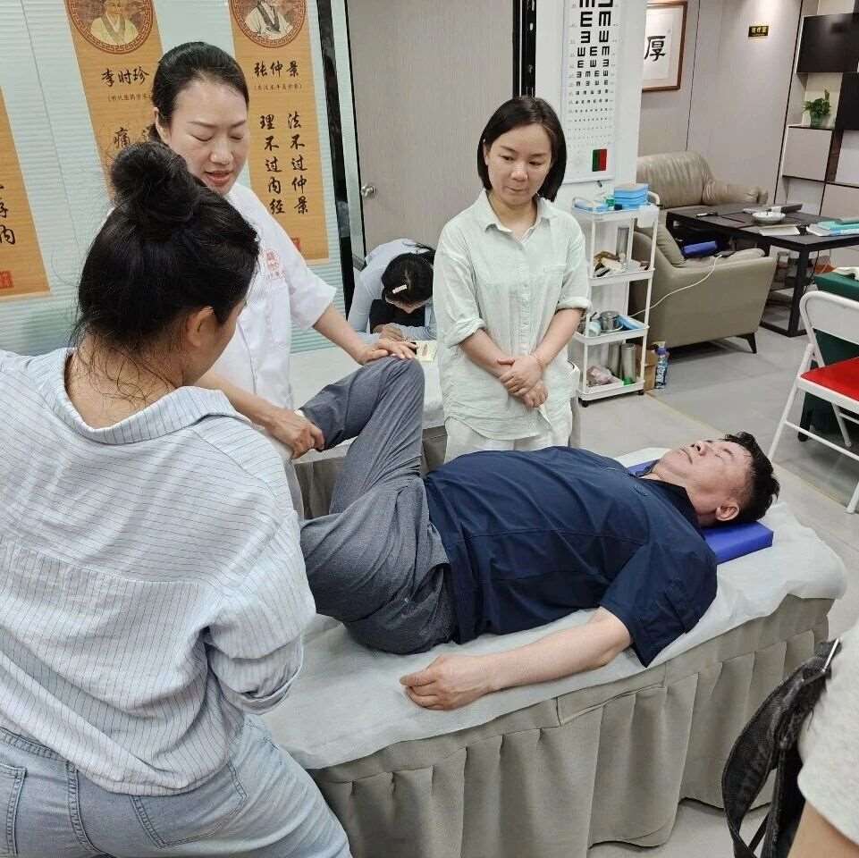 小儿推拿师培训选型指南：广州润贤中医学堂，适配零基础 / 40 岁学习 / 母婴健康多场景技能提升