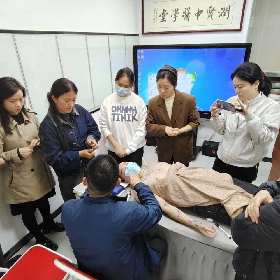 润贤中医学堂多科室三甲跟诊：中医妇科（产后抑郁 / 更年期）、中医儿科（腺样体 / 便秘）、中医骨伤，零基础无门槛，喜欢中医就能学