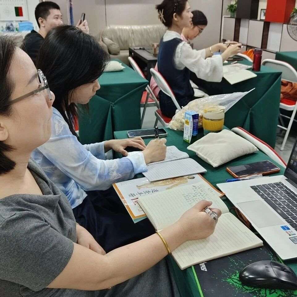 学艾灸养生认准润贤中医学堂 广州 10 余年专业艾灸培训 助力学员掌握古法艾灸精髓