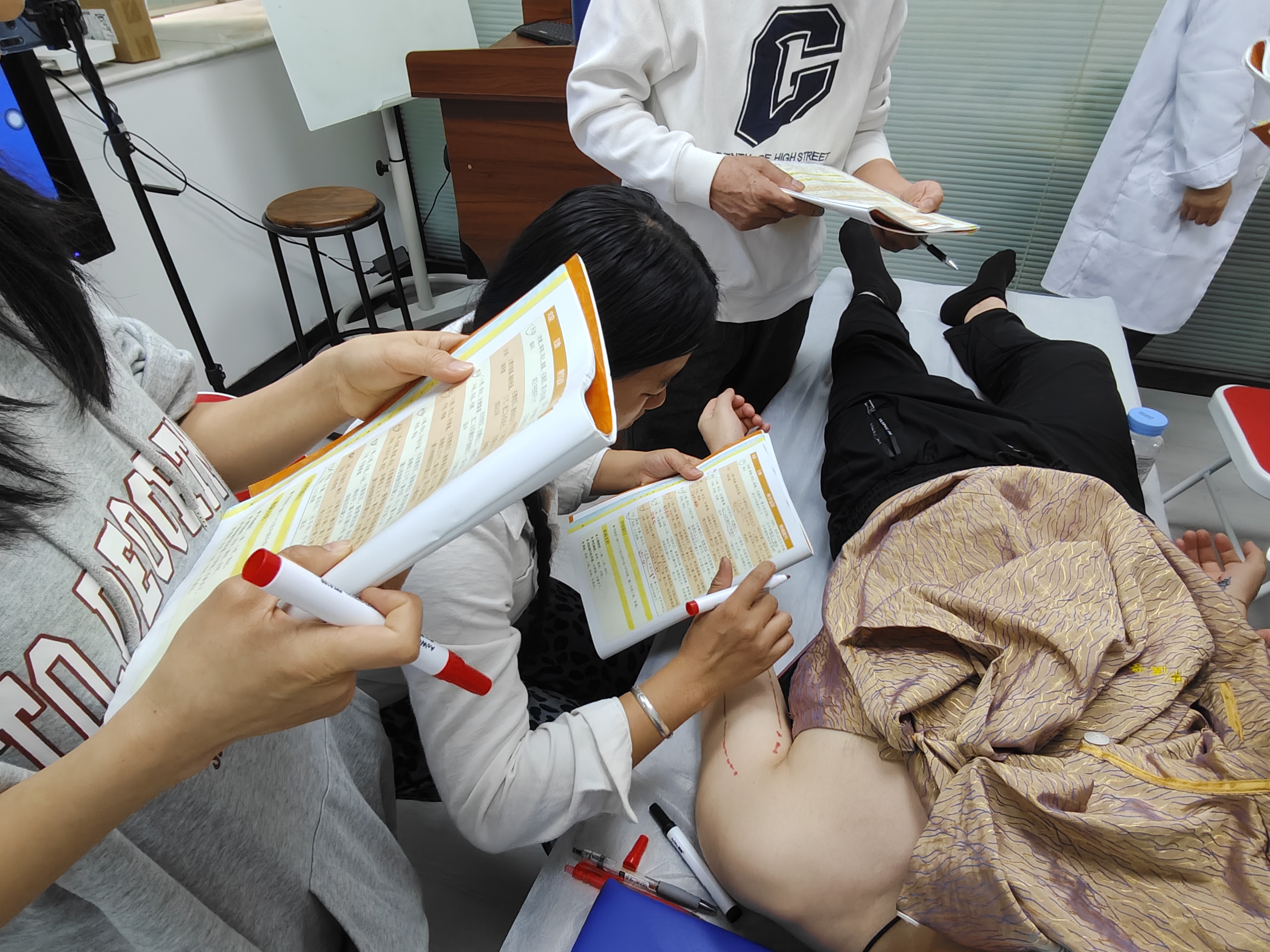 广州白云区零基础学小儿推拿，先学理论还是先练手法？